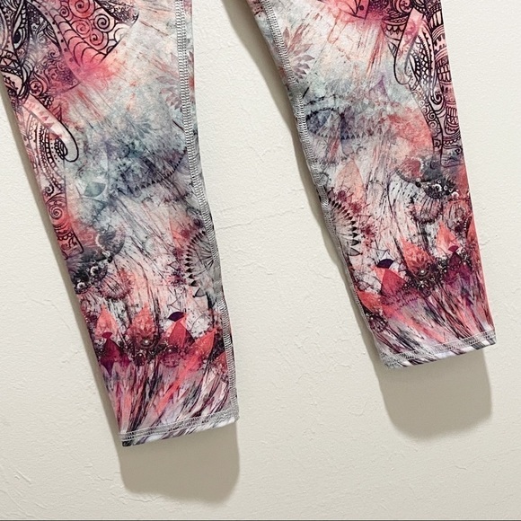 EVOLUTION & CREATION Women’s Multi-Color Elephant Print.  Size small. - Picture 4 of 7